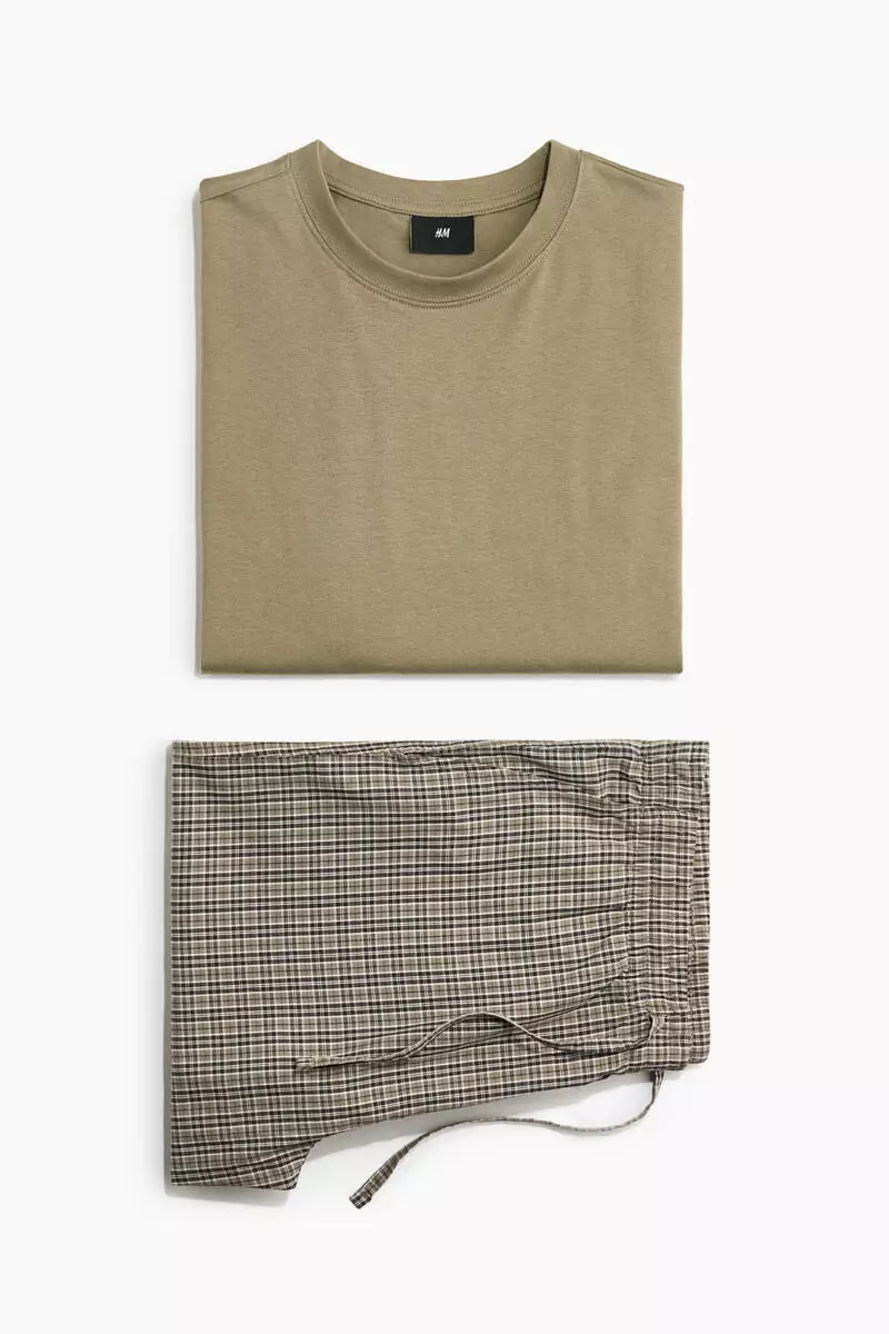 Pyjama T-shirt and bottoms set