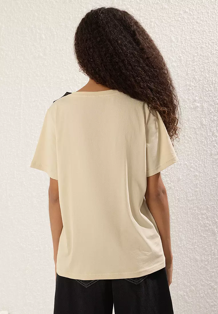 Stone Bow Accessory Detail Oversize/Wide Pattern Knitted T-Shirt TWOSS25TS00044