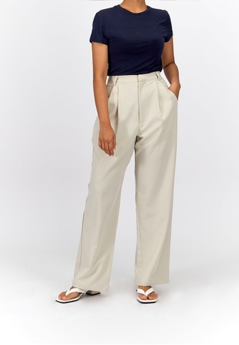We Enjoy Simplicity beige Classic – Overlay Double Pleated Trousers (Oat) 01C5BAA6104AACGS_1
