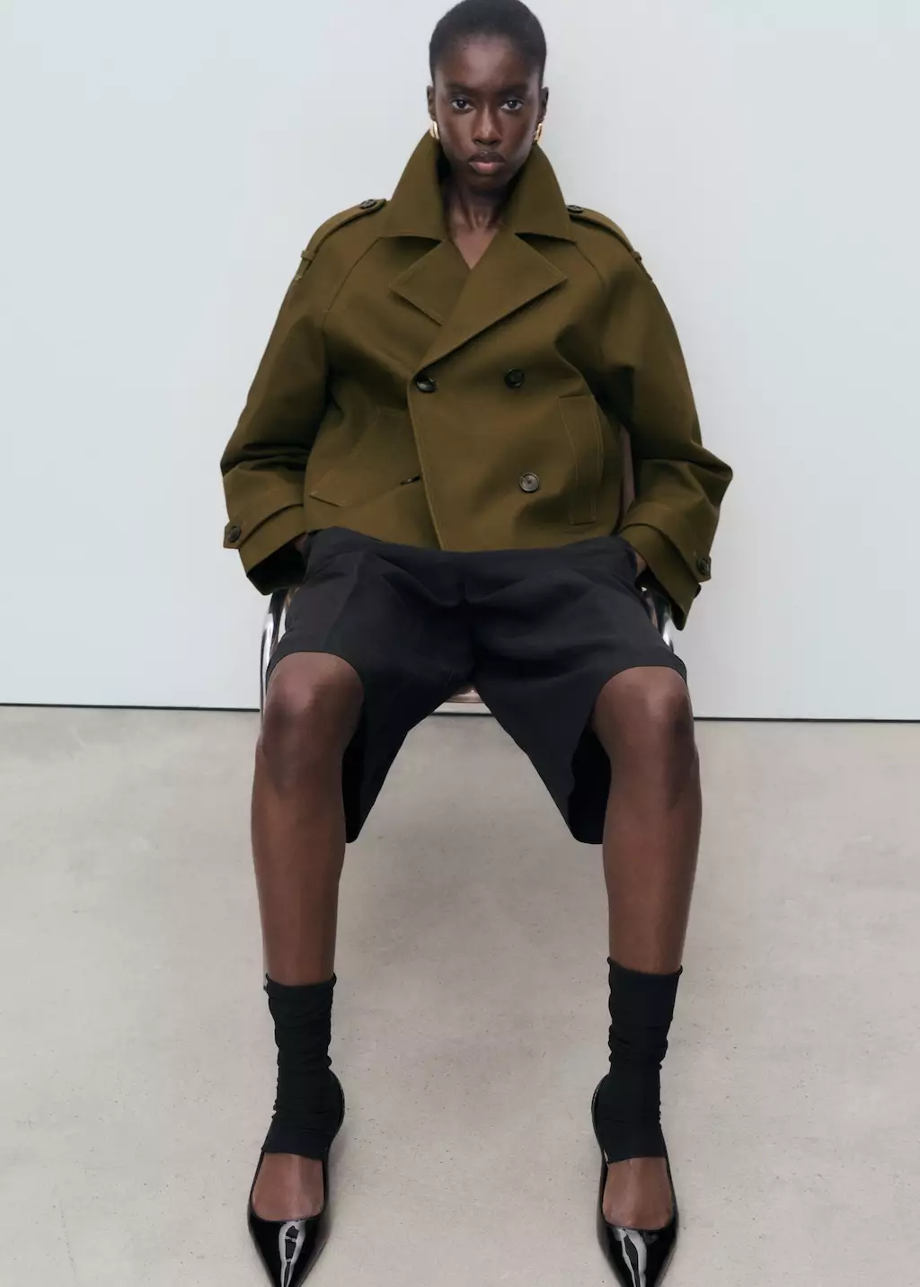 Trench coat pendek oversize double breasted