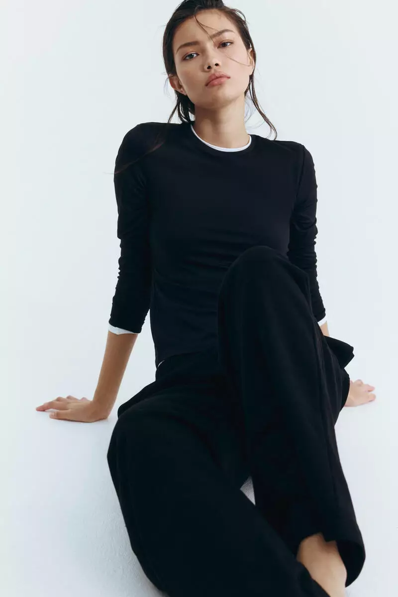 Long-sleeved microfibre top