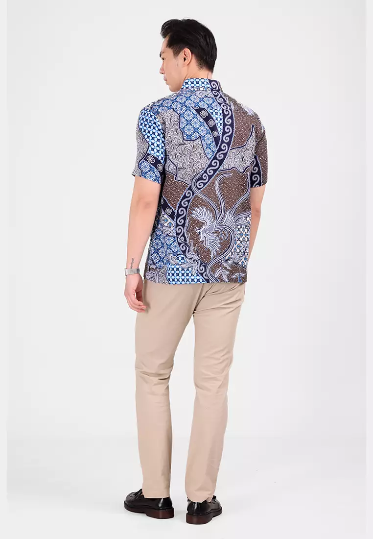 MANZONE - Kemeja Batik Lengan Pendek Pria Sayaka 5 Comfort Fit - Brown