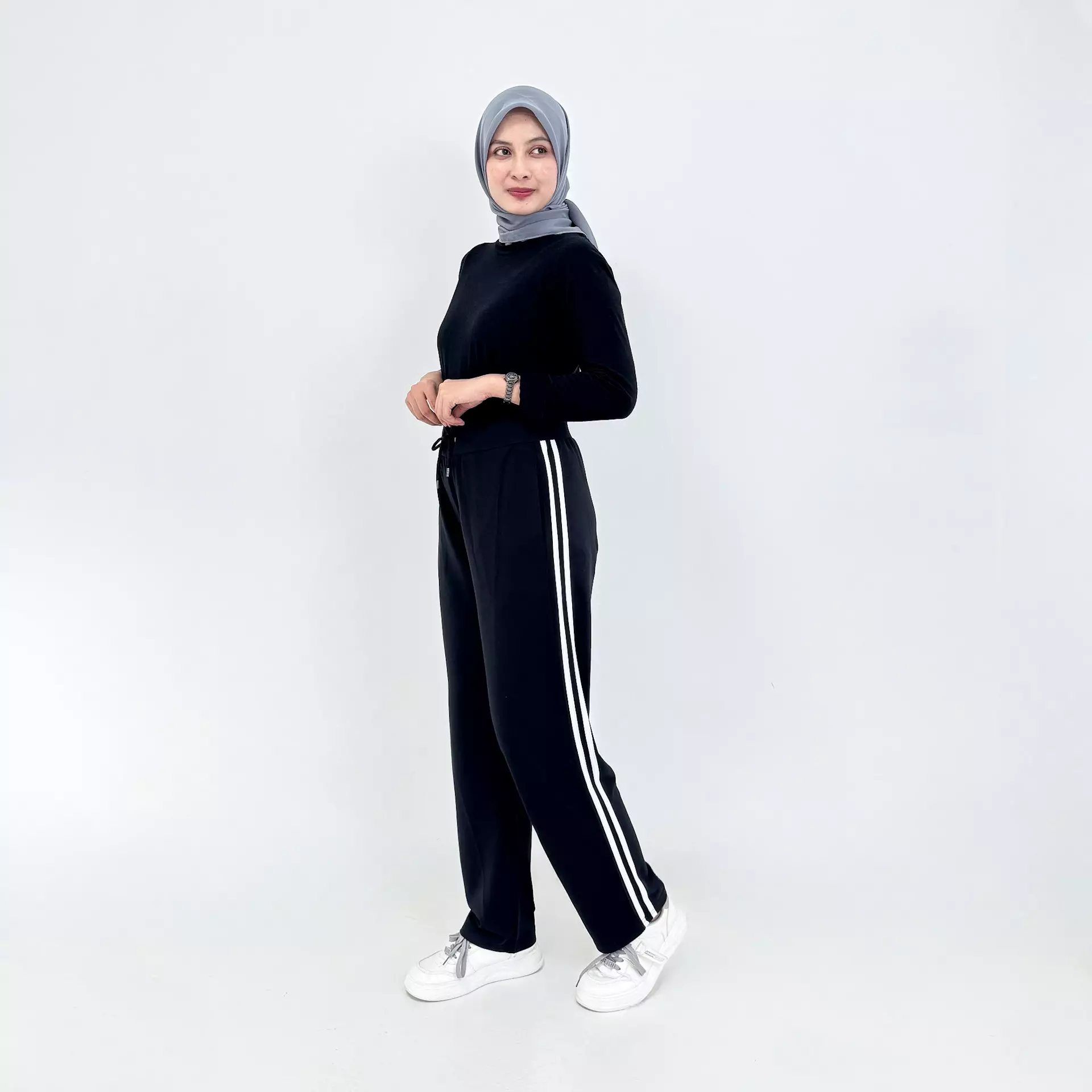 Daily Sweatpants [HITAM] Celana Training Olahraga Wanita Panjang 100 cm