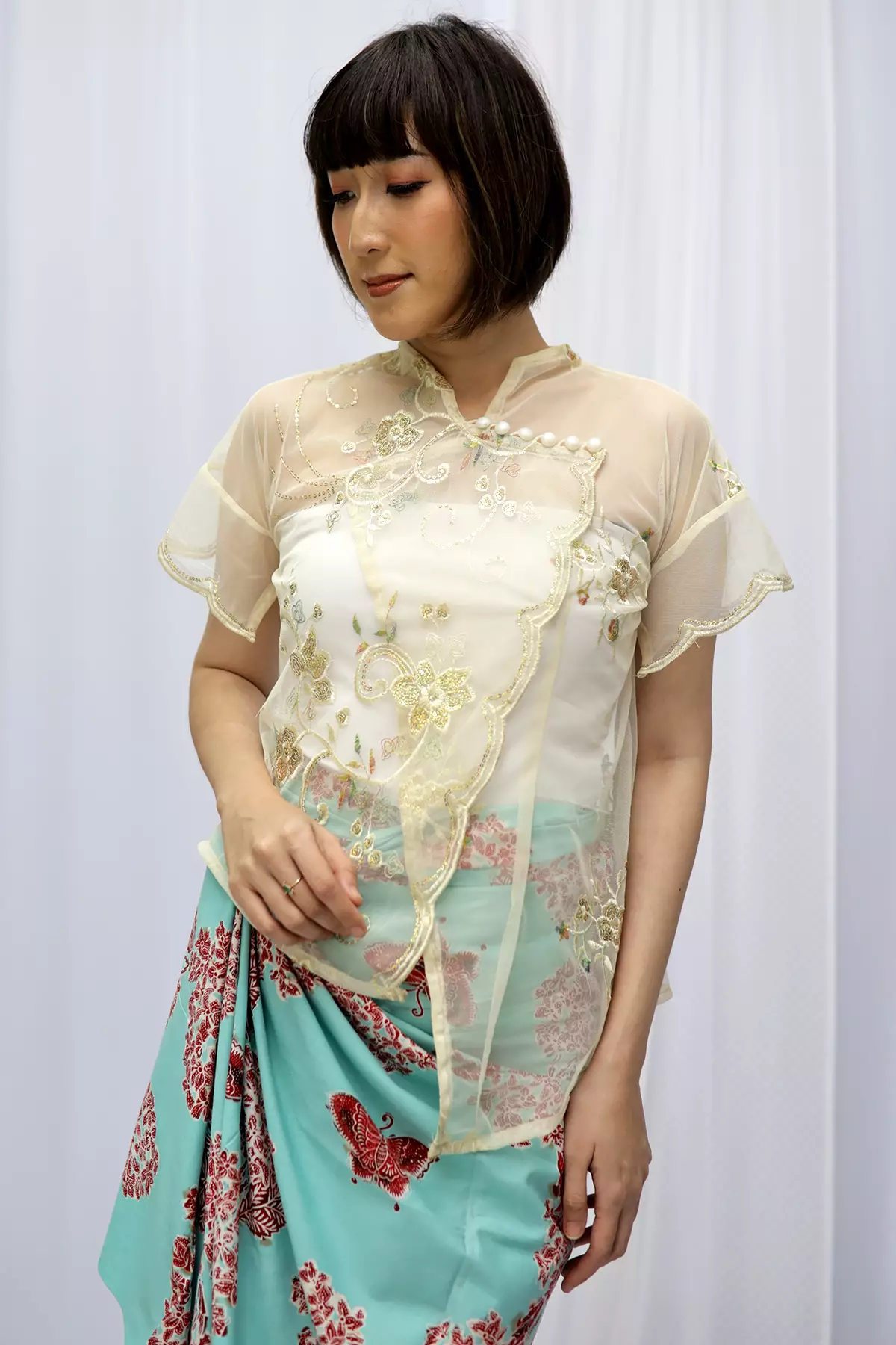 Sekar Pualam Serodja Kebaya Janggan Putih