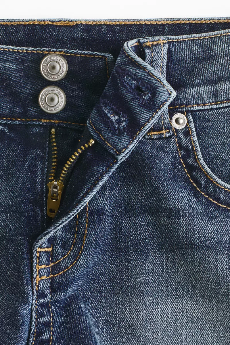 Low-waisted mini denim shorts