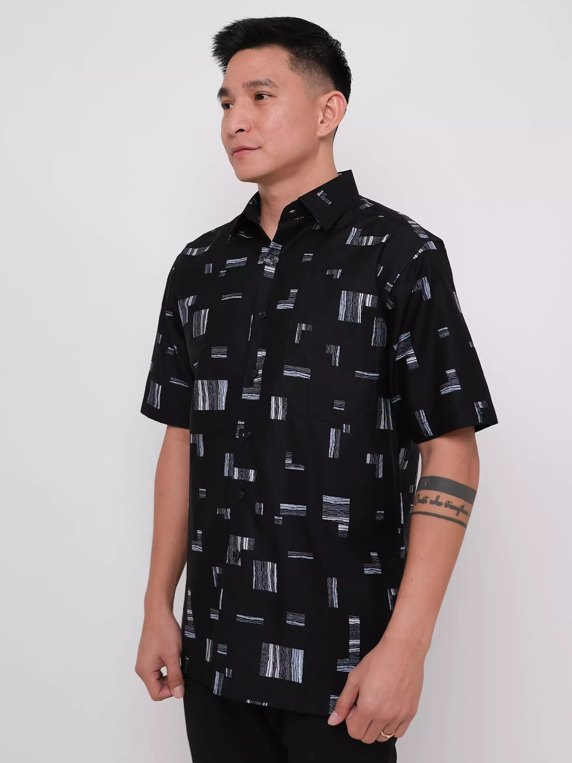 Kemeja Katun Lengan Pendek Hitam Motif Kotak-Kotak 16885