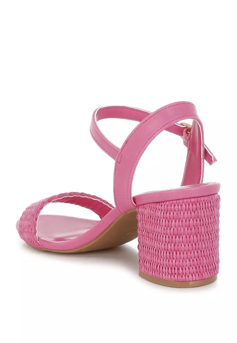 Sepatu hak blok gesper pin rafia dalam warna fushia