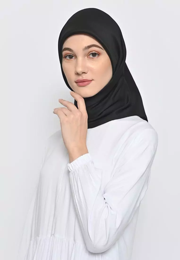 Hijab Segi Empat Voal Lily Jahit Tepi Black