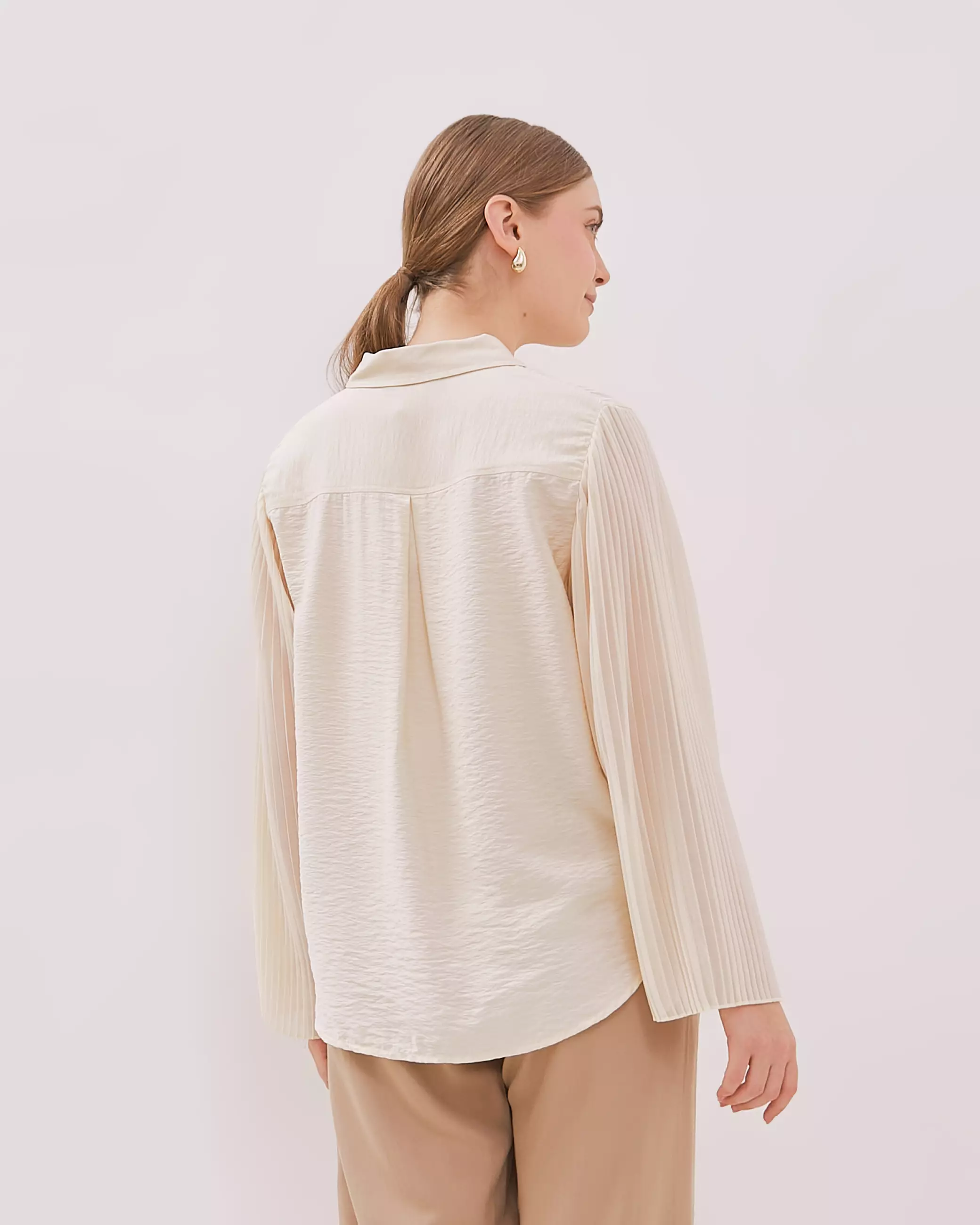 Urban Exchange Molly Cream Blouse - Blouse Cream Wanita Lengan Panjang Warna Cream