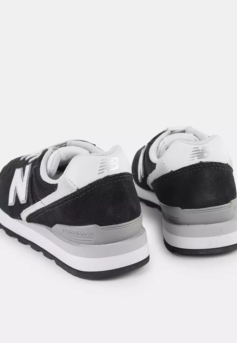 996