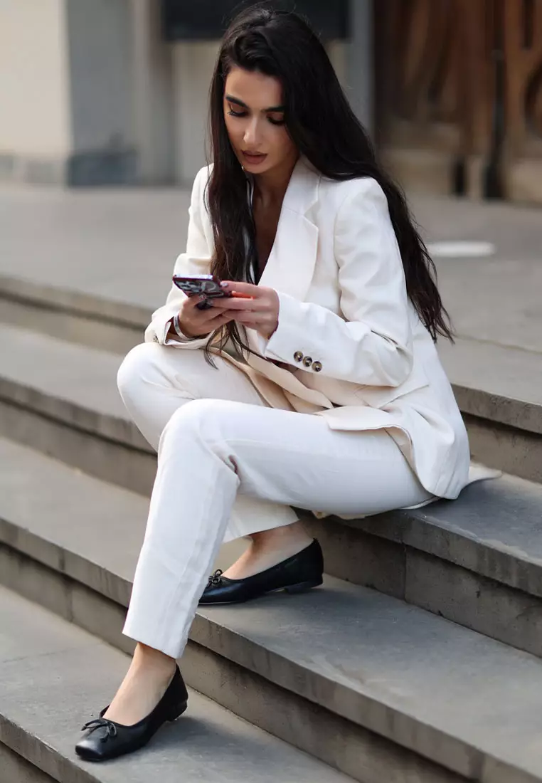 Balerina Busur Ujung Persegi berwarna Hitam