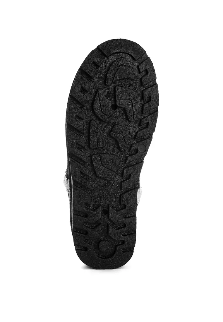 Scalloped Detail Snow Boots In Black