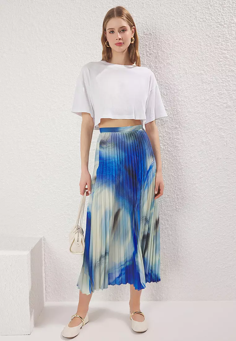 Blue Batik Patterned Pleated Midi Length Woven Skirt TWOSS25ET00167