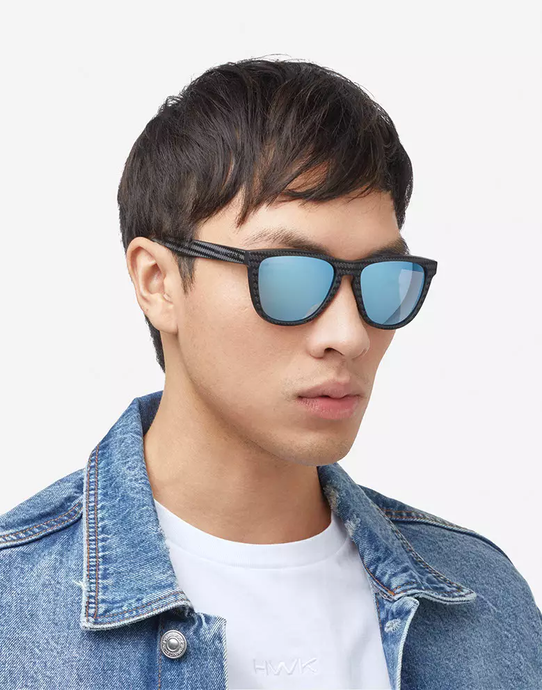 HAWKERS POLARIZED Blue Chrome ONE CARBONO RAW. Sunglasses for Men and Women, Unisex. UV400 protection. Official product designed and made in Spain. HONR21NSTP