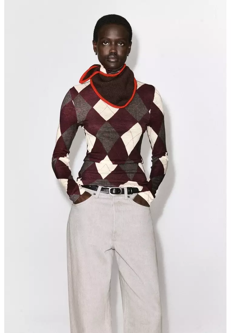 Buy COS CONTRAST-TIPPED MERINO WOOL TRIANGLE SCARF 2026 Online | ZALORA