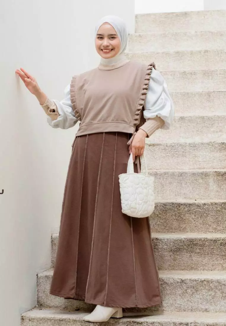 Dalla Ruffle Vest - Khaki M18627 R77S2