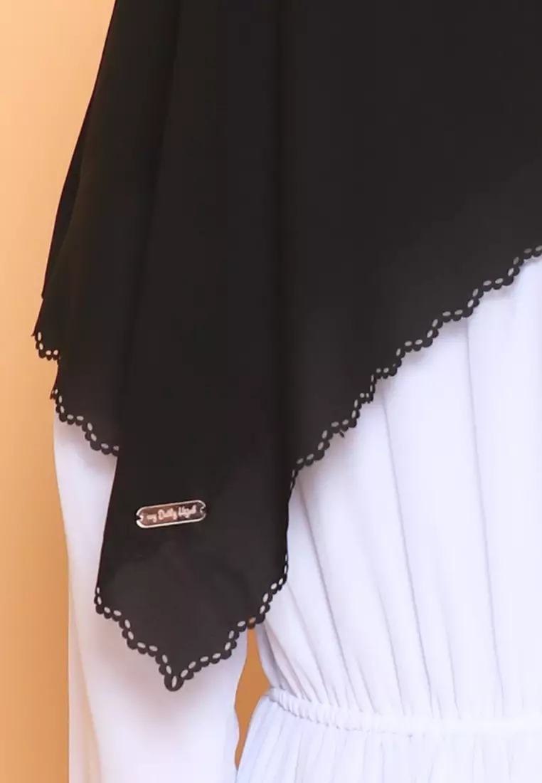 Hijab Segi Empat Lasercut Curly Black