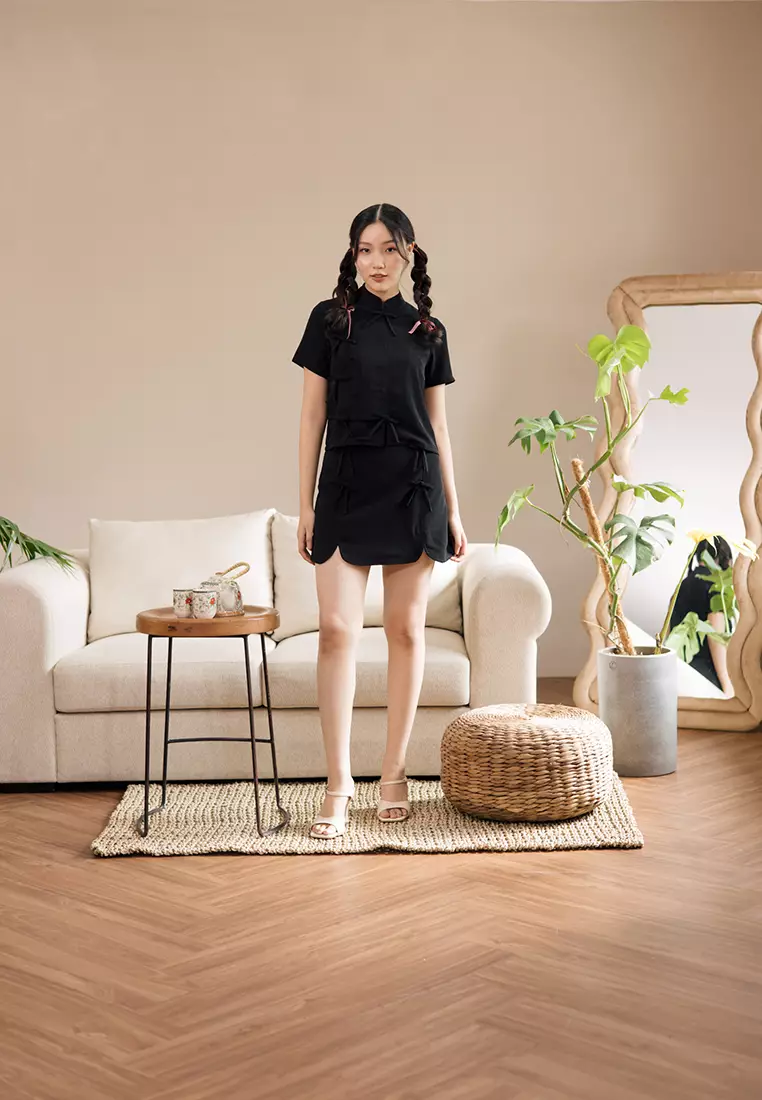 Short Sleeve Bow Crop Top in Black