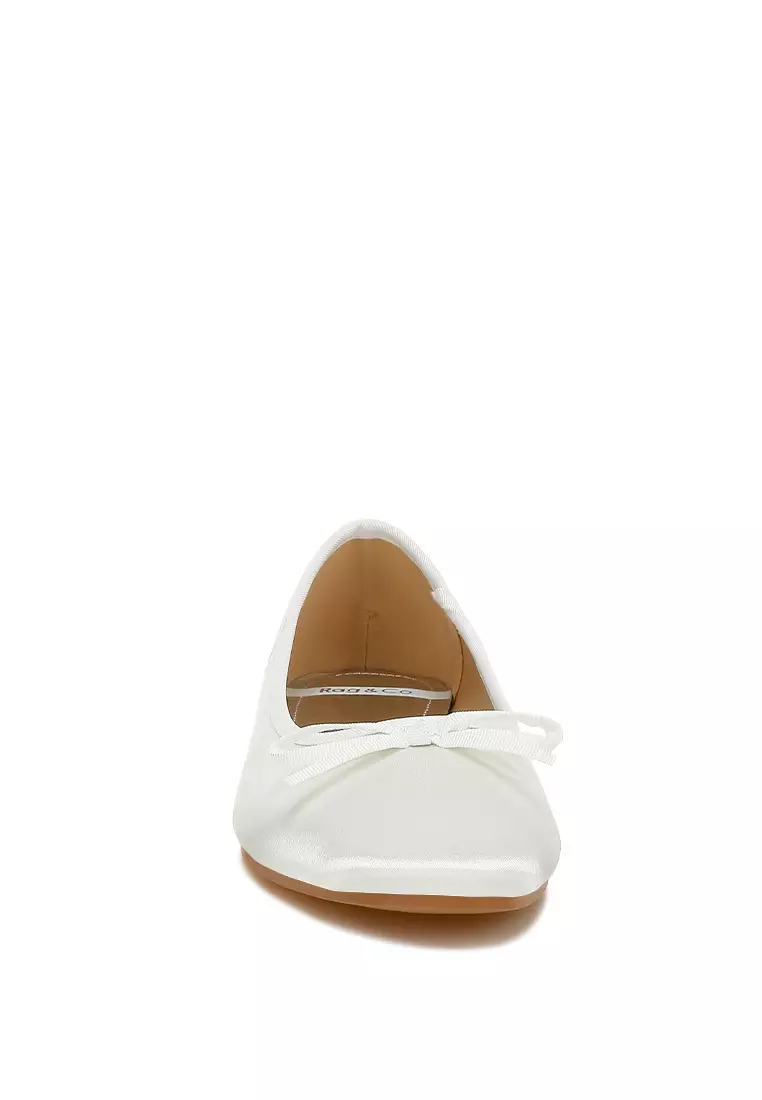 Balerina Hiasan Busur Satin dalam Warna Putih