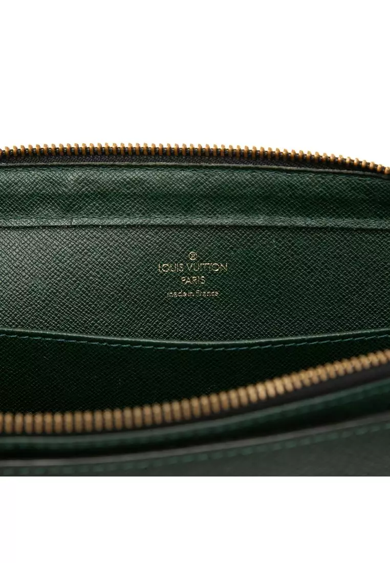 Pre-Loved Louis Vuitton Taiga Pochette Baikal