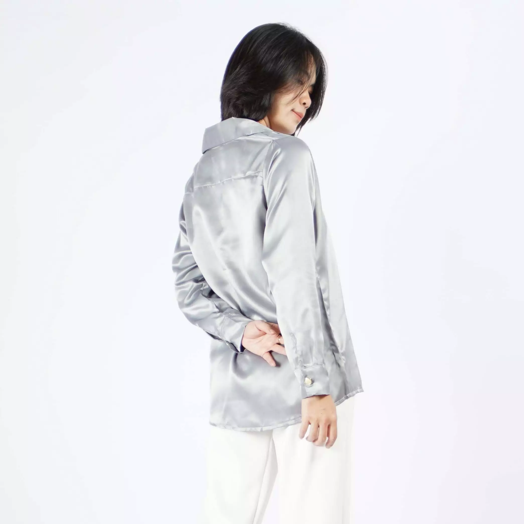 Kemeja Satin VICTORIA Kemeja Wanita Gaya Korea - Silver