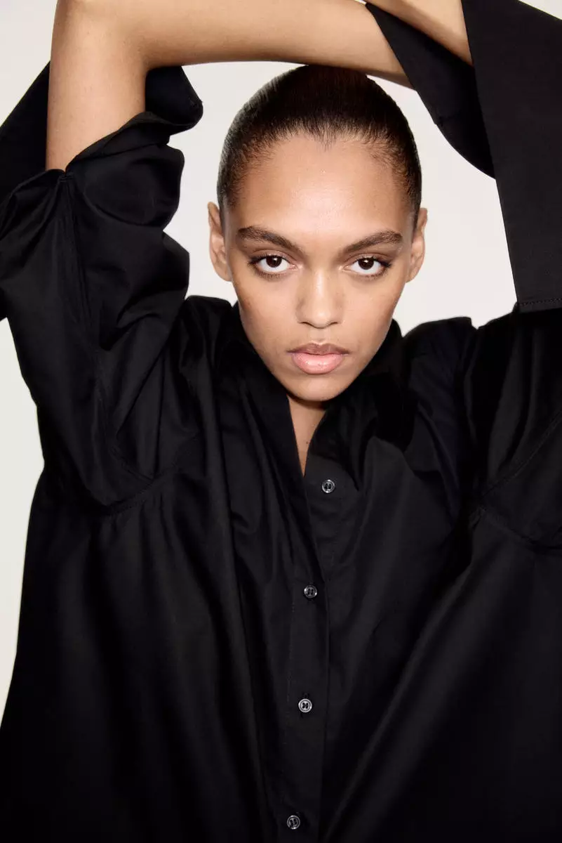 Slit-cuff shirt