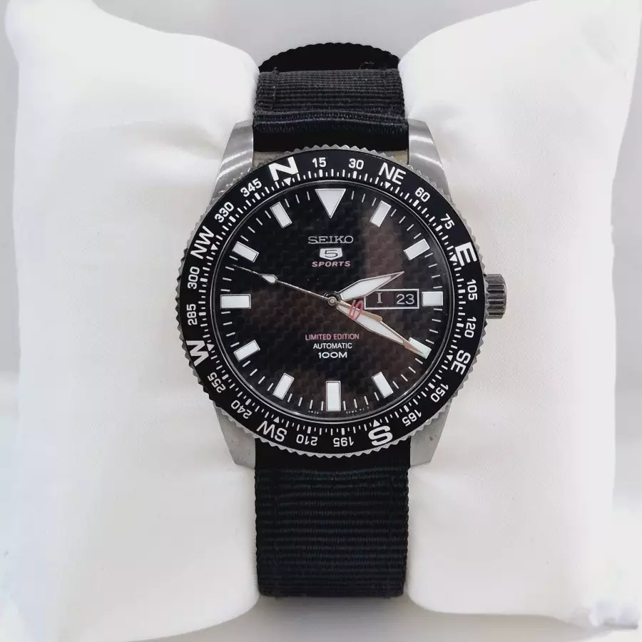 Seiko SRP719K1 Dasar Hitam Nylon Hitam Cowok