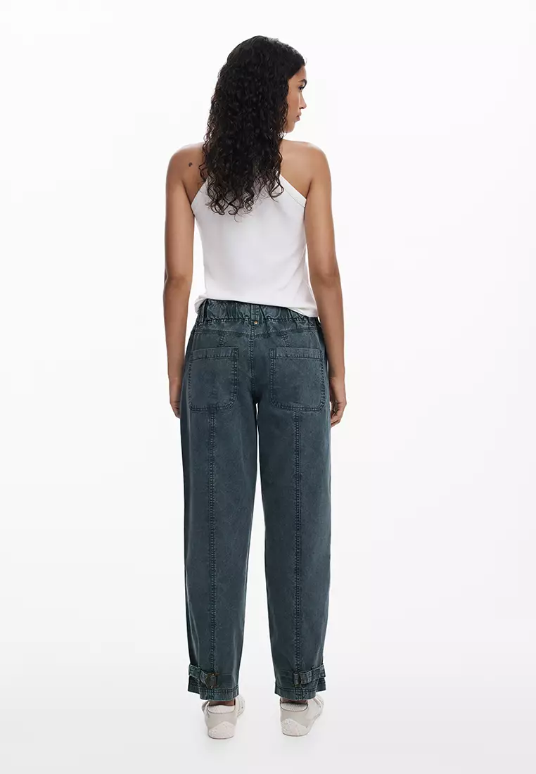 Straight denim pants with seams