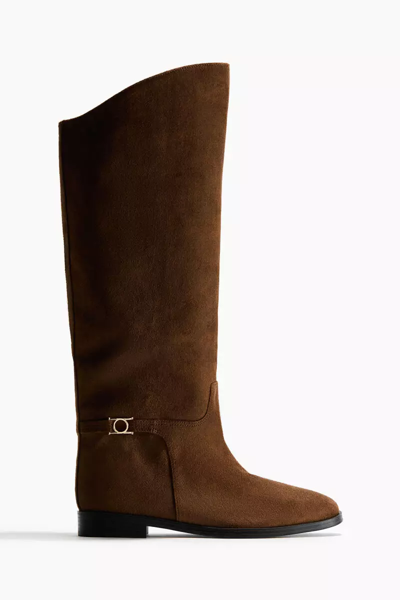 Strap-detail boots