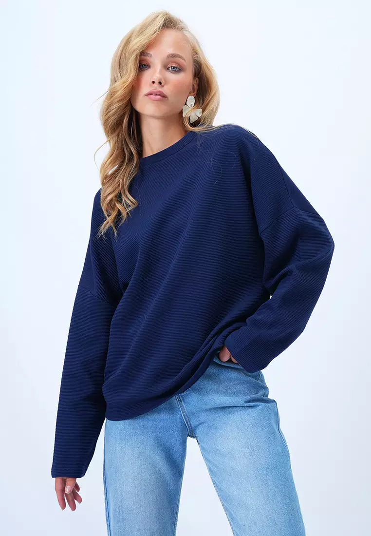 Women's Midnight Blue Crew Neck Batwing Sleeve Wide Cut Basic Blouse Alc-X14391