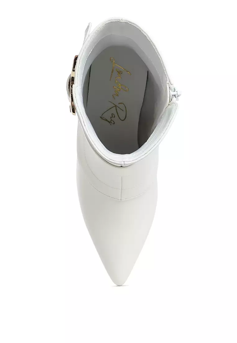 Sepatu bot bertali gesper tebal warna putih