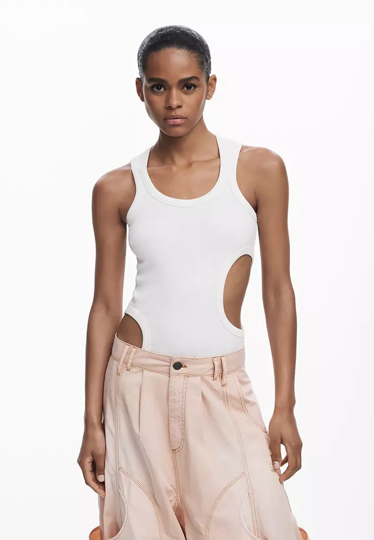 Cut-out sleeveless T-shirt