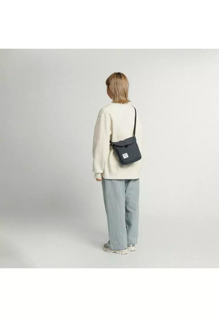 Hellolulu Desi Sling Bag Recycled (Dark Sapphire)