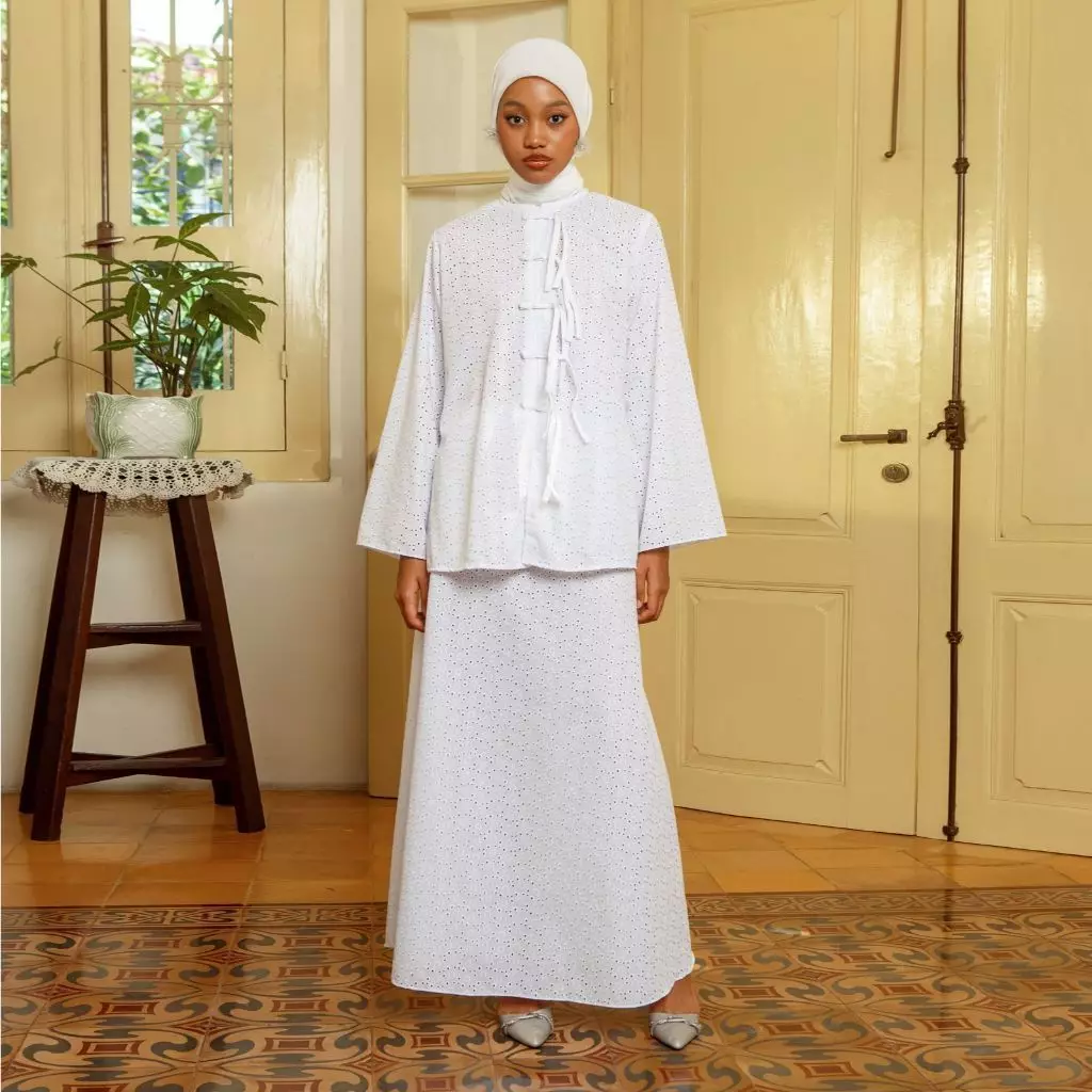 Dinda Signature Set Series White