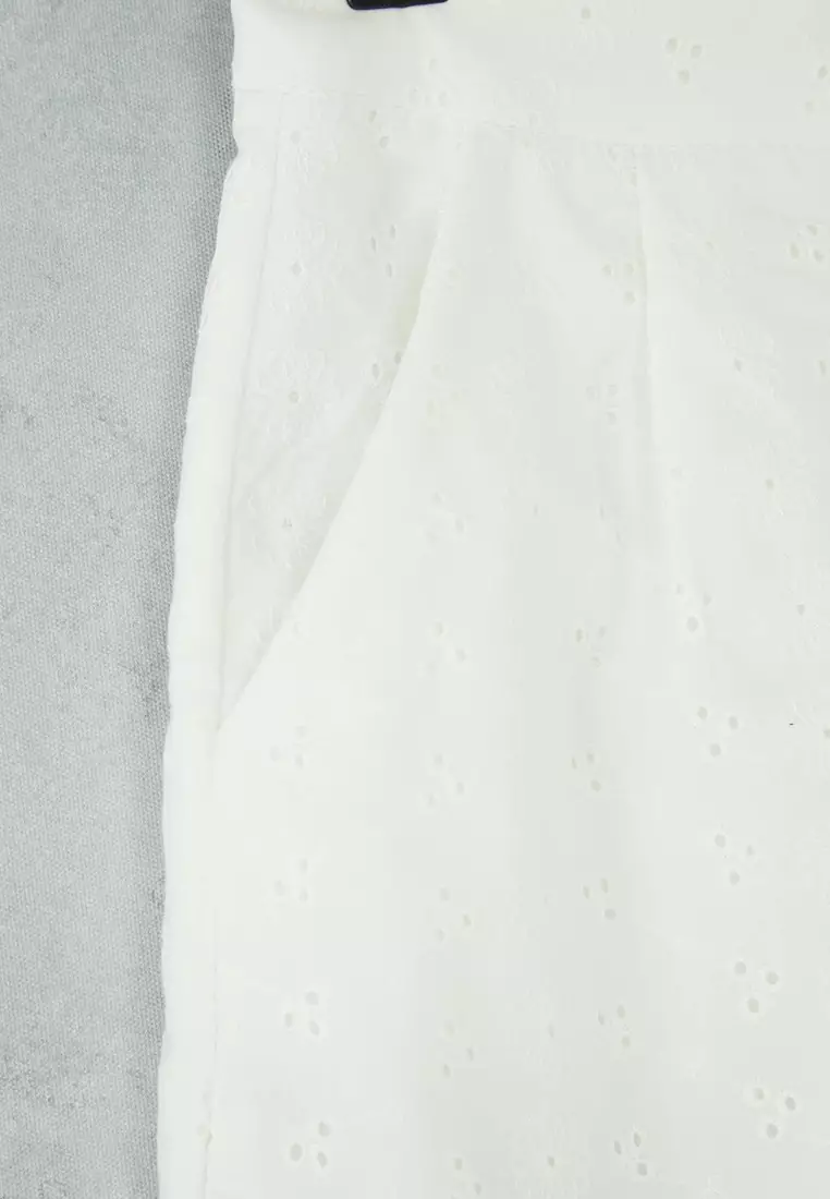 White Cotton Lined Brode Short Shorts & Bermuda Twoss25Sr00225