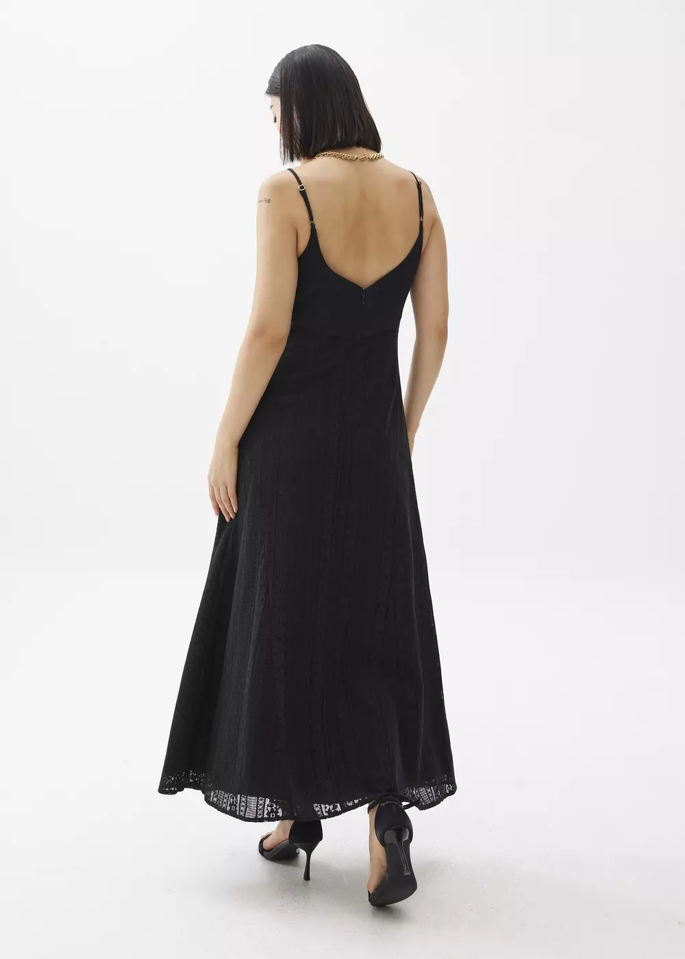 Dress Wanita - Padded Lace V-Neck Flare Maxi Dress