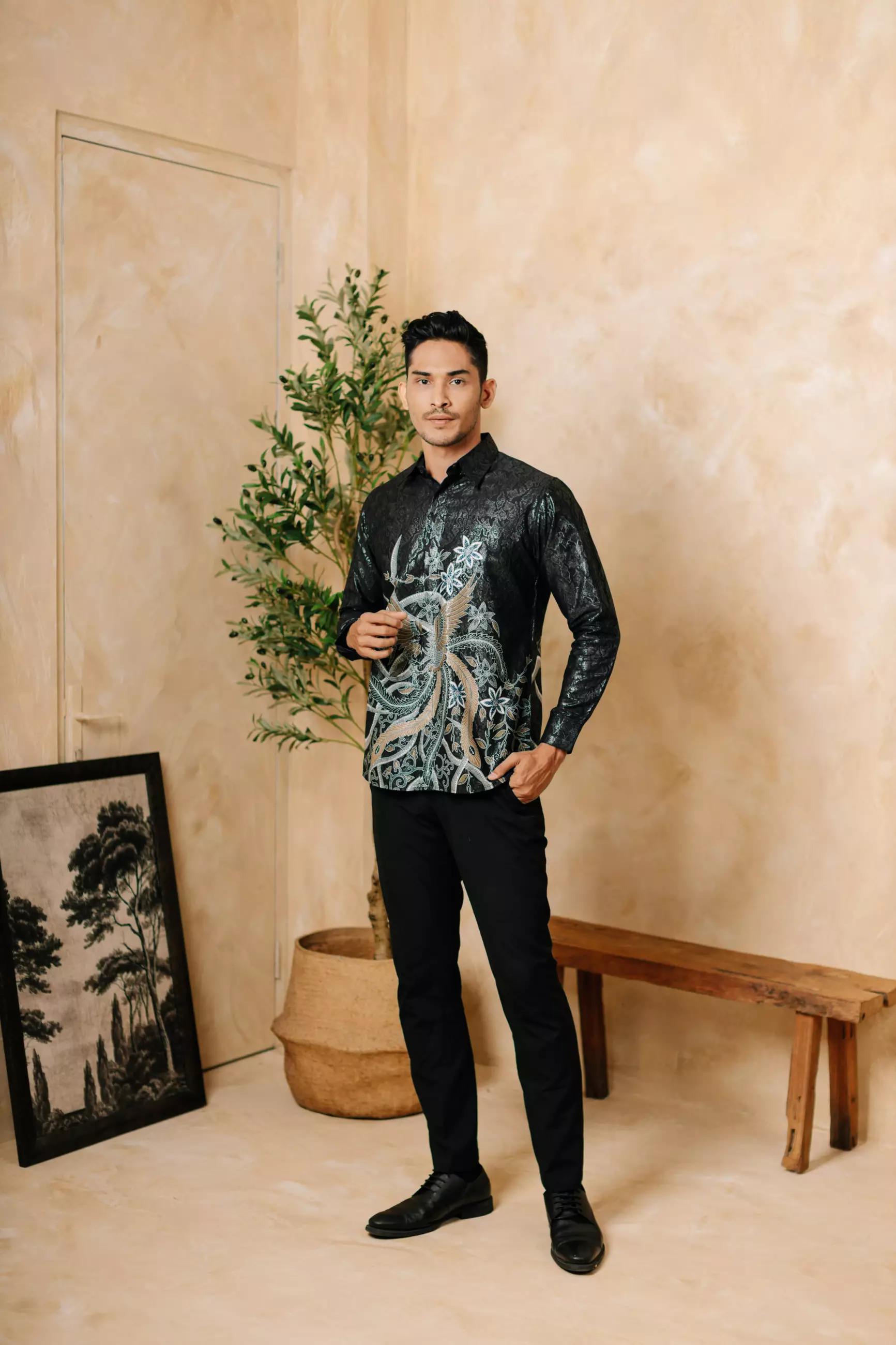Adyatma Naratama Black Kemeja Batik Slim Fit Pria Lengan Panjang Katun Foil
