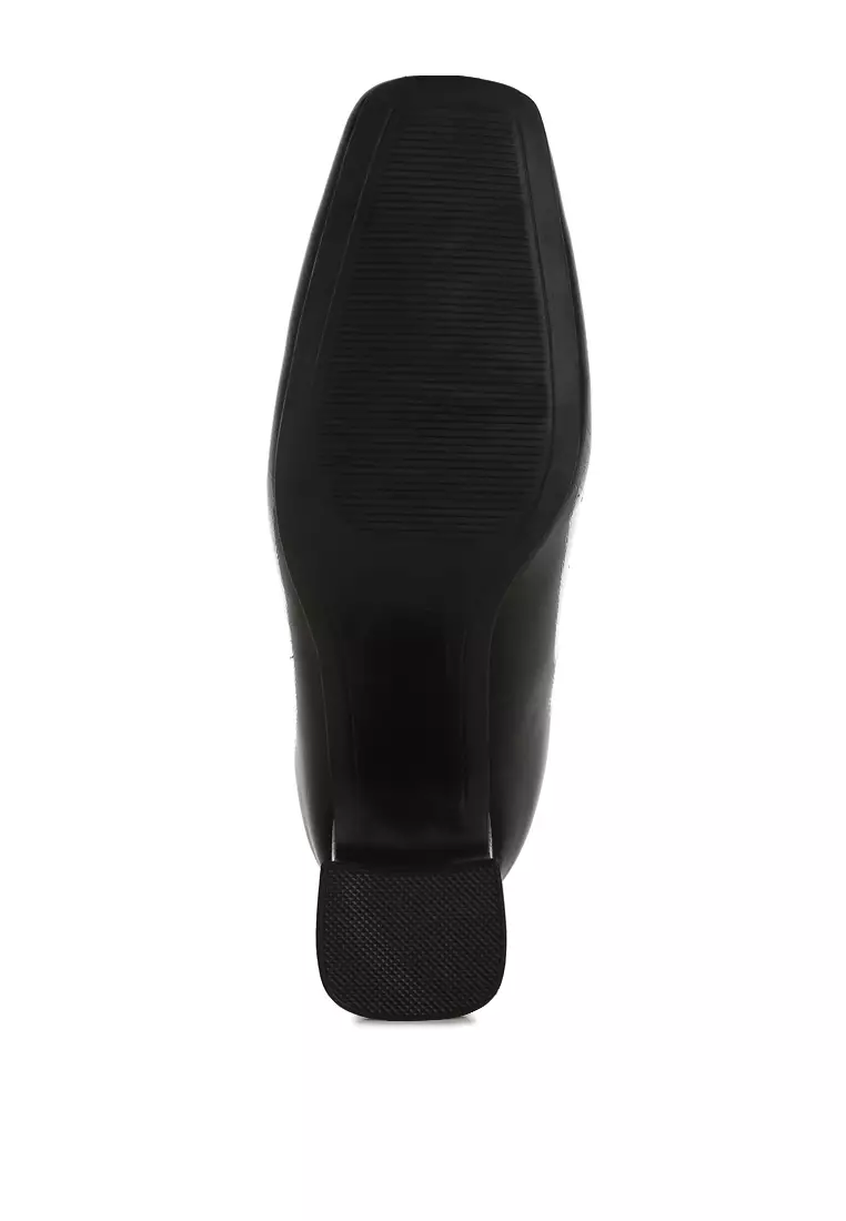 Sepatu bot ujung persegi paten berwarna hitam