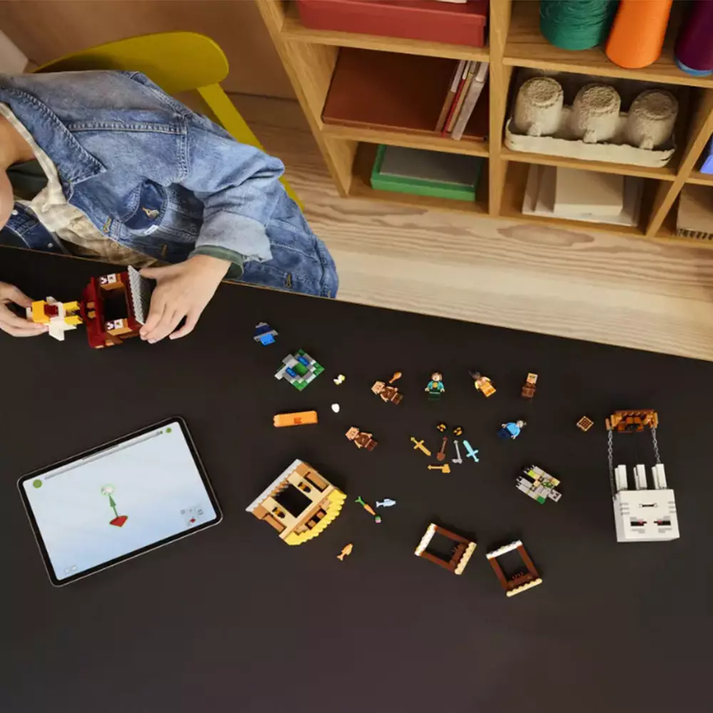 LEGO A MINECRAFT MOVIE THE GHAST BALLOON VILLAGE ATTACK SET 555 PCS 21273 - MIX