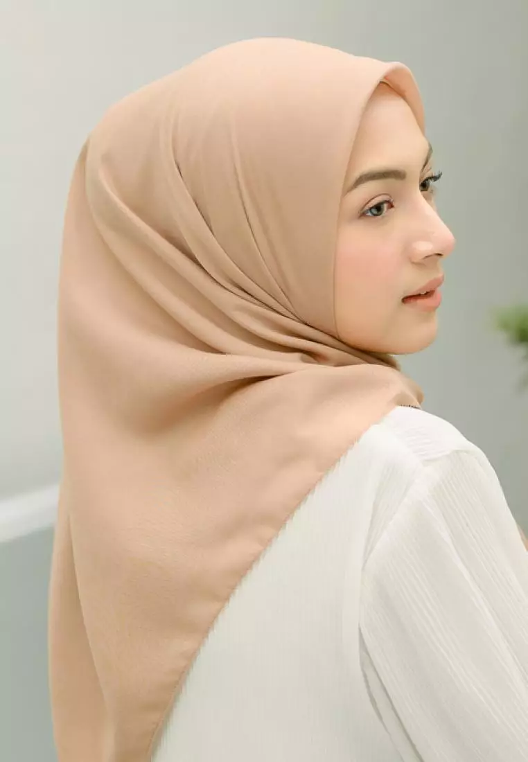 Lysa Eyelash Beige