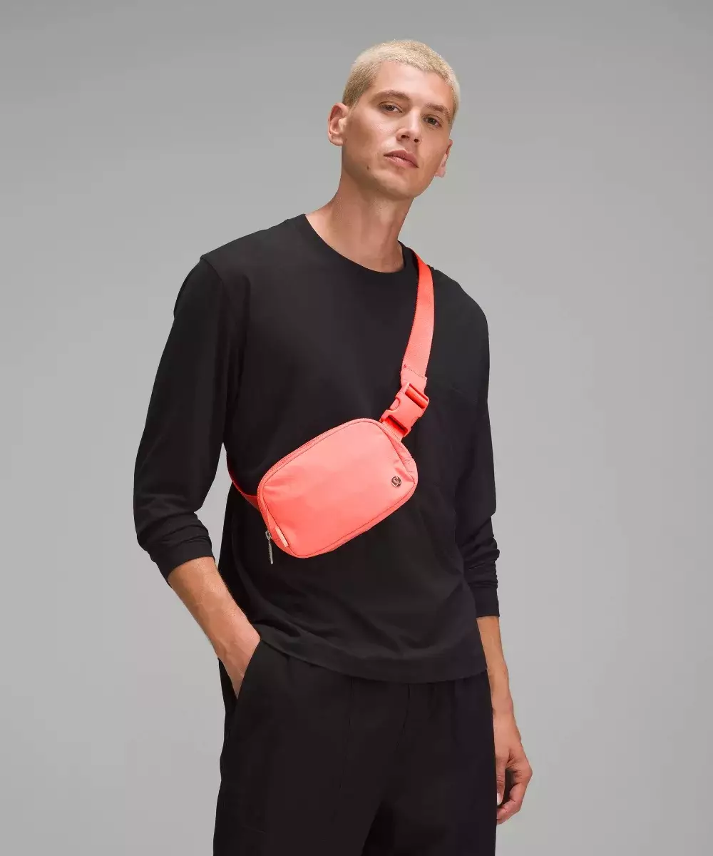 Jual Lululemon Lululemon Everywhere Belt Bag 1L Raspberry Cream