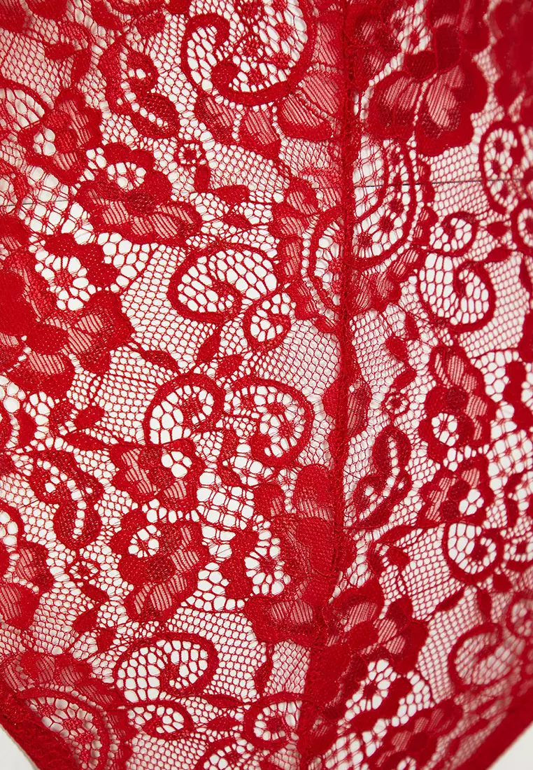 Red Lace Window/Cut Out Detailed Stud Body Thmaw23Bd00011