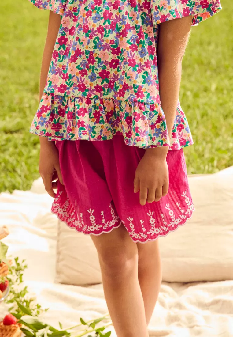 Fuchsia pink shorts with floral embroidery