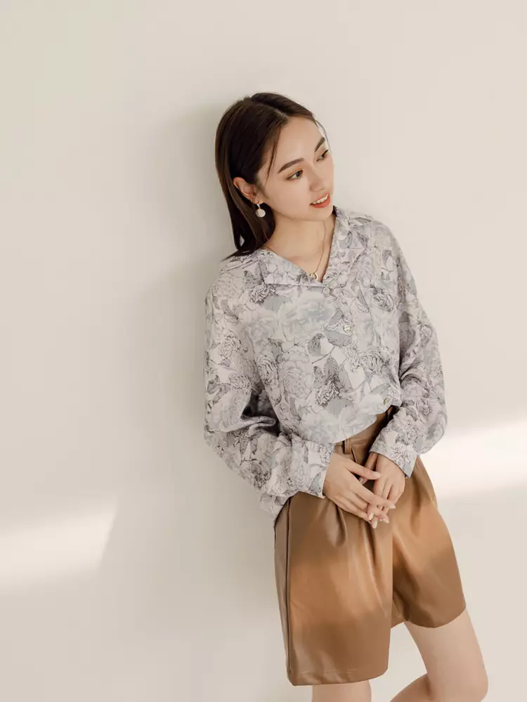 Wrinkle-resistant textured printed collared long-sleeve top [AB18848]