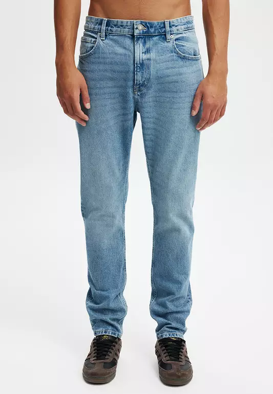 Relaxed Tapered Jeans