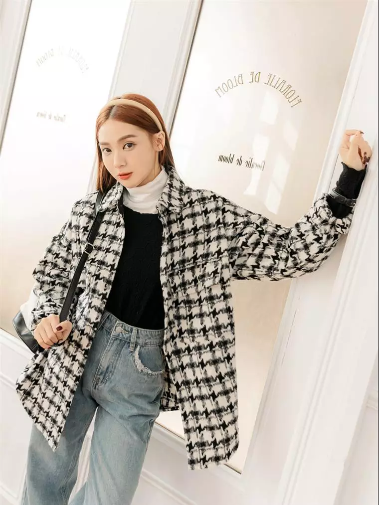 Solid Color Skin-Friendly 3D Texture Round Neck Long Sleeve Top [AB17955]