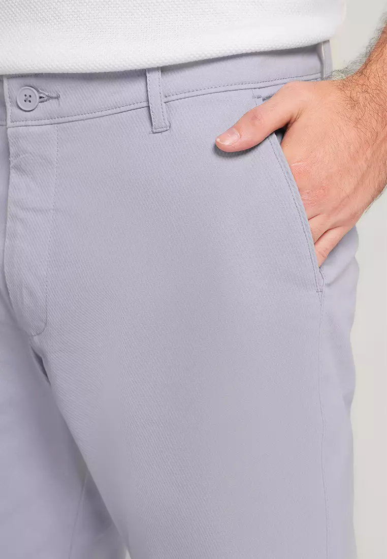 MOC Celana Panjang Chinos Pria Regular Fit Svarga - Light Grey