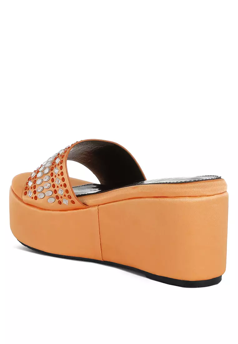 Detail Berlian Imitasi & Berlian Imitasi Bergaya Flatforms dalam Warna Oranye