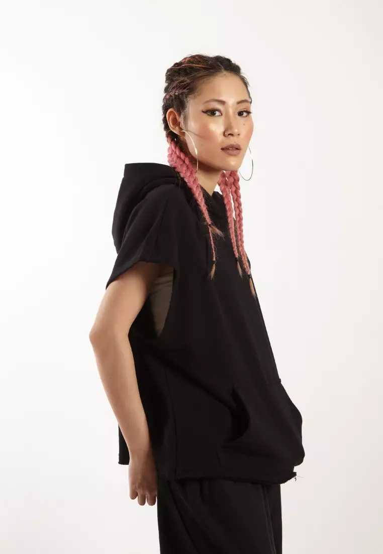 VEDECI X OCWA CONNOR BOXY CROP SLEEVELESS HOODIE BLACK