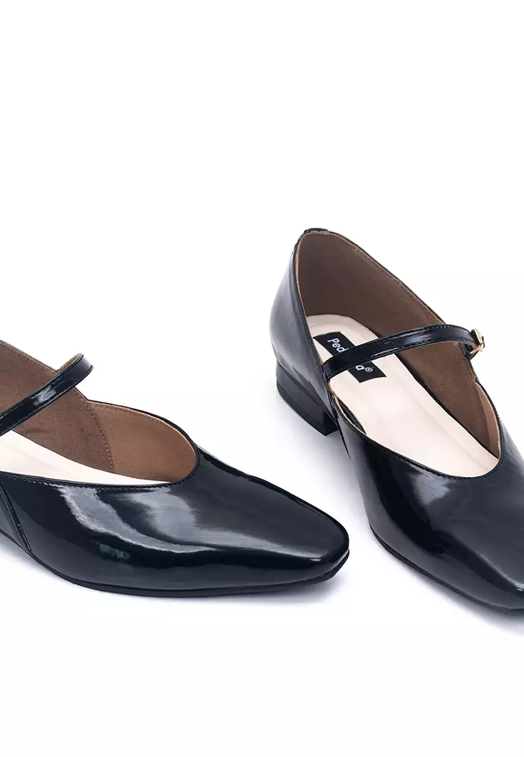 Jolie Flat Shoes in Black